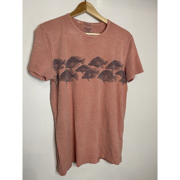 Abercrombie & Fitch Men's TShirt Small Dusty Rose Pinkish Fish Graphic - Picture 2 of 6